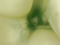 Yubka bilan amaliyotni osiyo qattiq qilli uning mushuk stud keyin fucks tomonidan fingered oladi