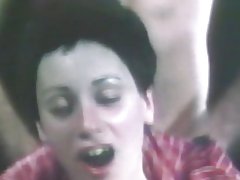 Oqish qo'g'irchoq qisqa soch