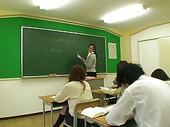 Boba mayda u o'zining ko'krak o'pdi va stud tomonidan licked cunt oladi